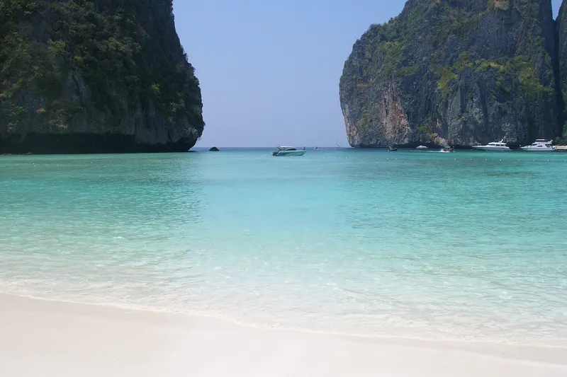 Maya Bay on Koh Phi Phi Leh: white sand, turquoise water and limestone cliffs