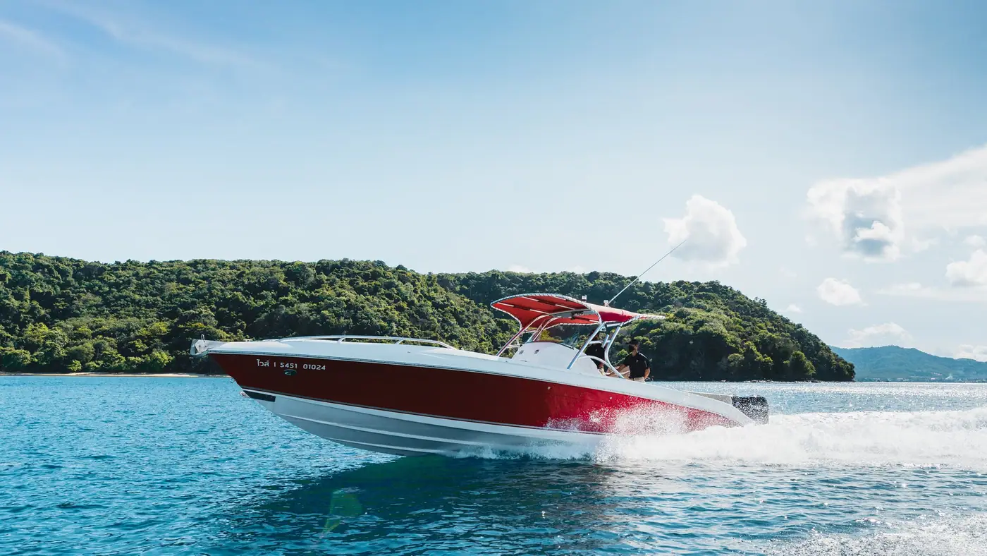 Al Dhaen 38 Vice — under way