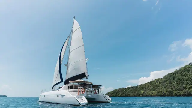 Fountaine Pajot 40 Coco — sailing