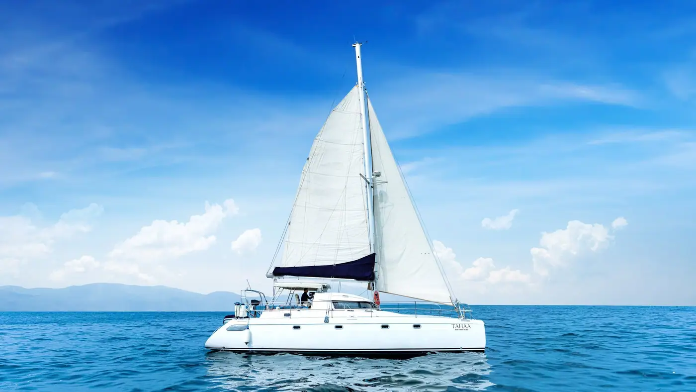 Fountaine Pajot 42 Tahaa — under sail