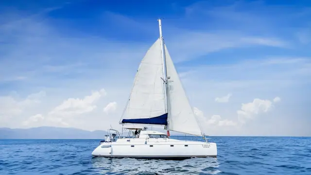Fountaine Pajot 42 Tahaa — sailing