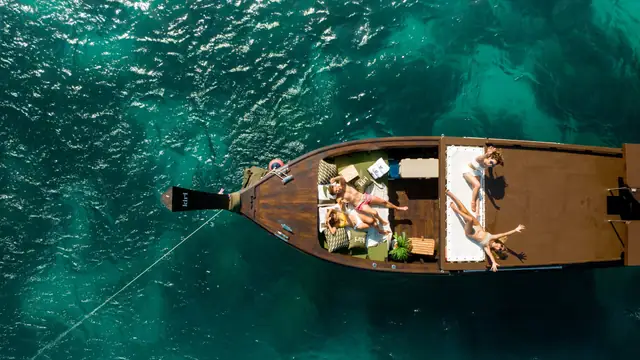 Kiri Long-tail 40 — view from above