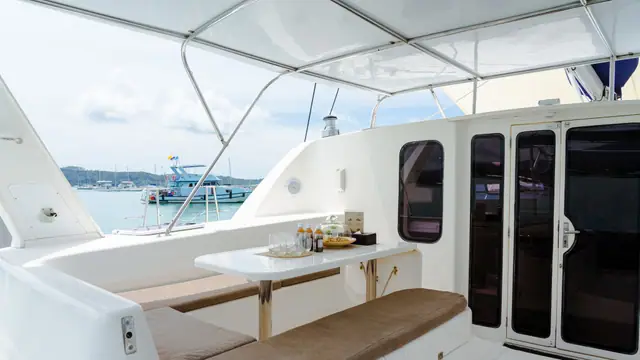 Leopard 47 Summer S — cockpit