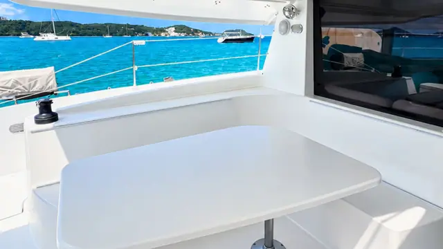 Leopard 48 Summer V — cockpit