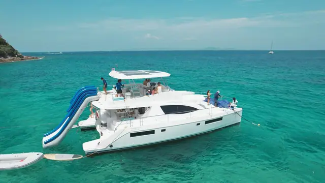 Leopard 51 Se La Vie — aerial view under way