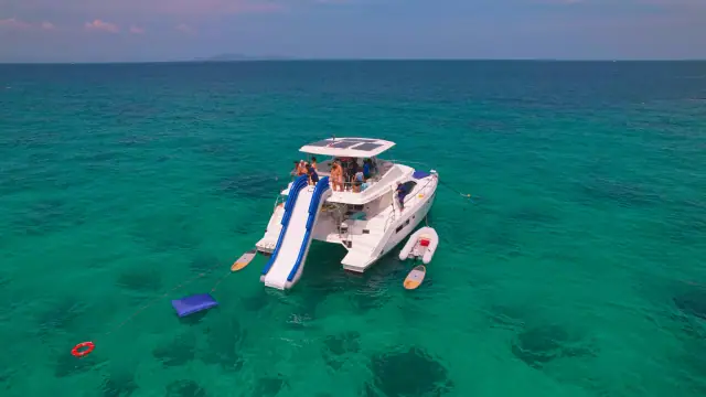 Leopard 51 Se La Vie — water toys off the stern