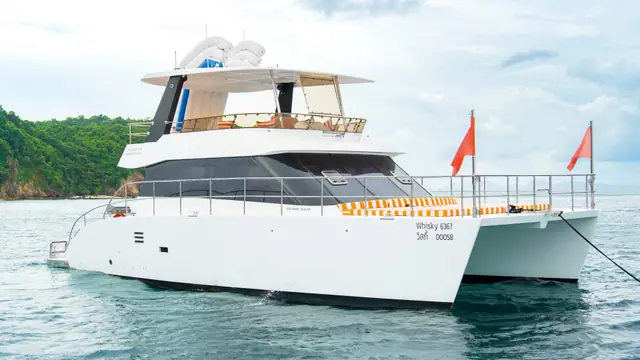 Whisky 48 — exterior